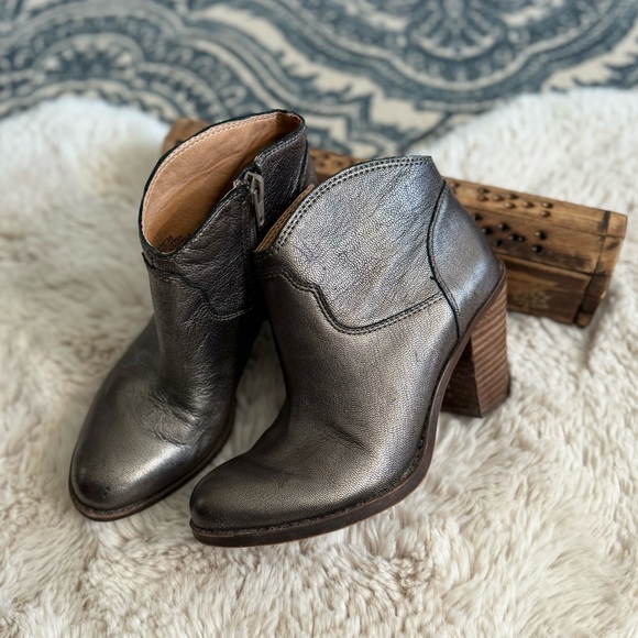 Lucky Brand Eller Almond Toe Ankle Bootie size 6 Pewter grey. - Picture 2 of 12